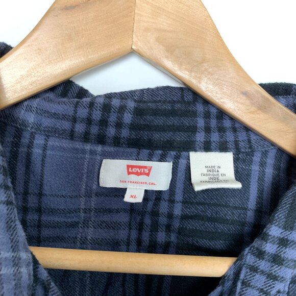 Levi's Boxy Cropped Plaid Shirt - Picture 2 of 4